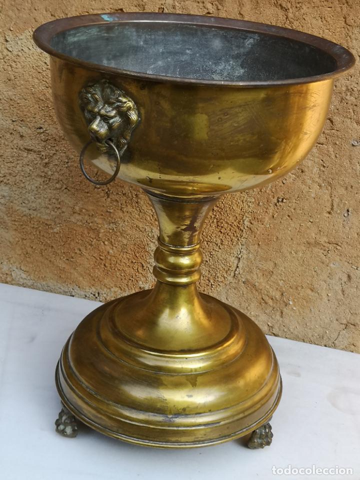 Antig&uuml;edades: GRAN MACETERO DE METAL 40 X 54 CM. - Foto 2