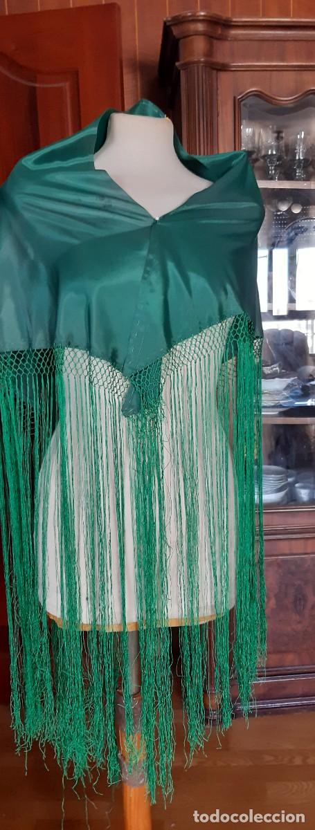Antig&uuml;edades: MANTON DE PICO VERDE CON LARGO FLECO. - Foto 2