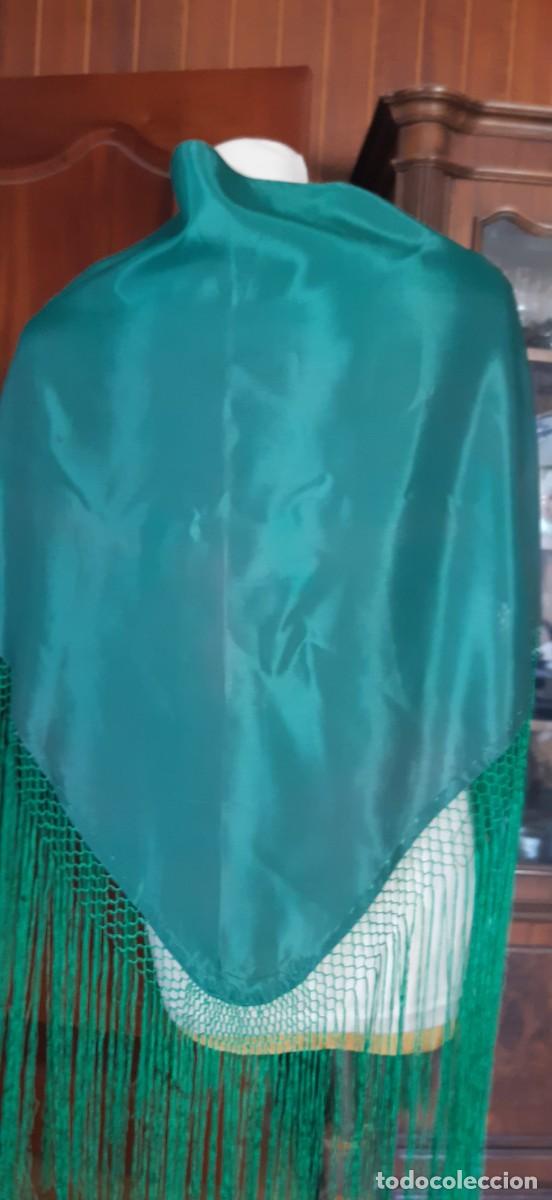 Antig&uuml;edades: MANTON DE PICO VERDE CON LARGO FLECO. - Foto 5