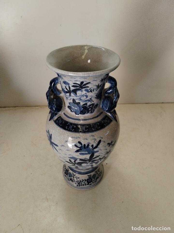 Antig&uuml;edades: jarron azul con angel - Foto 2