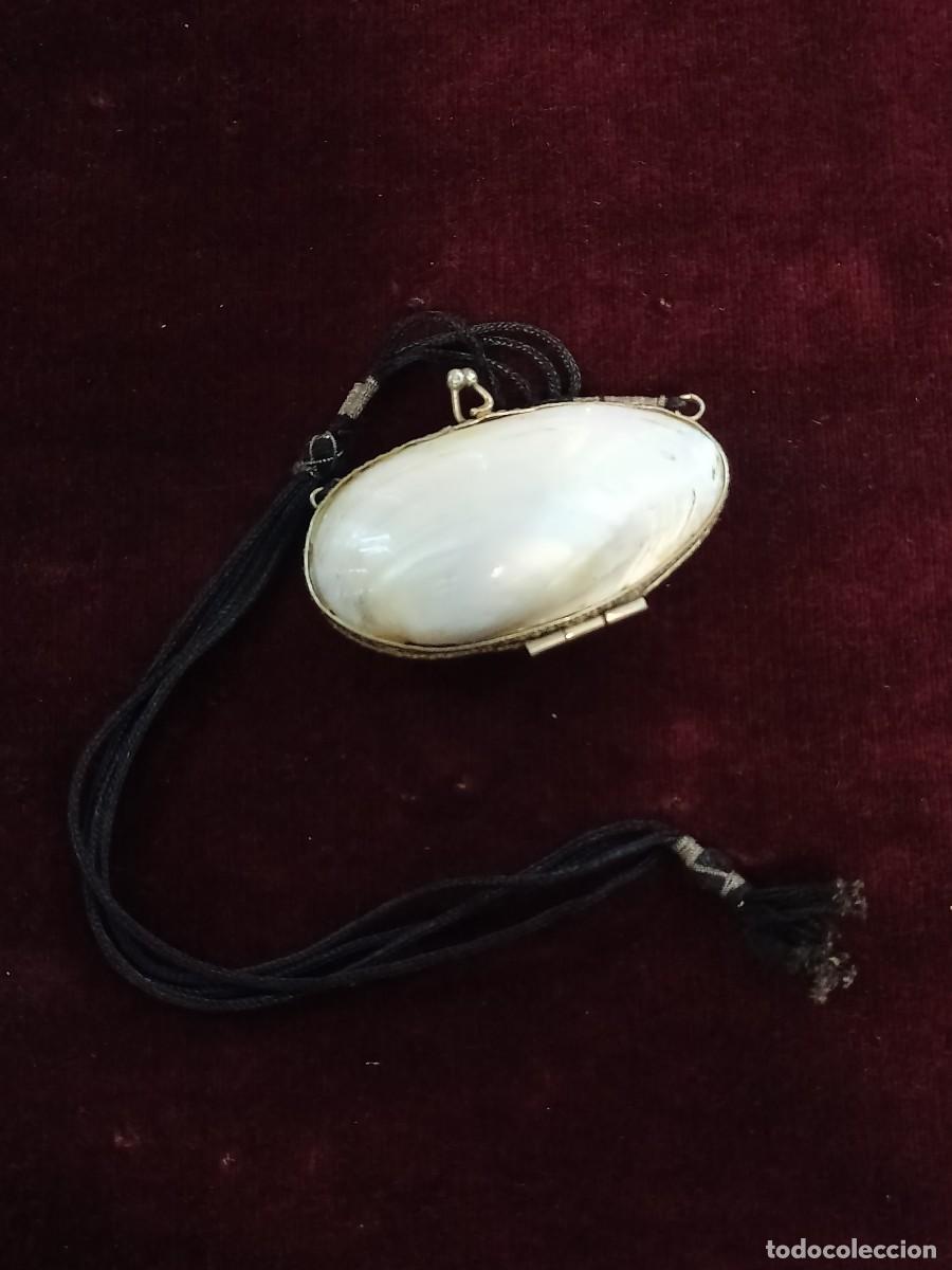 Antig&uuml;edades: Peque&ntilde;o bolsito monedero en n&aacute;car. REF-4789 - Foto 1