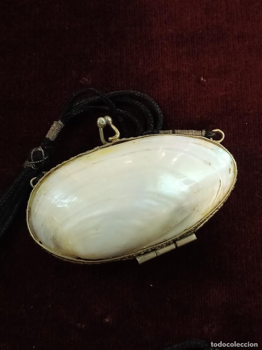 Antig&uuml;edades: Peque&ntilde;o bolsito monedero en n&aacute;car. REF-4789 - Foto 2