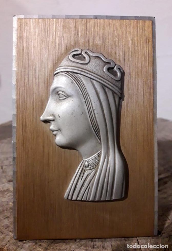 Antig&uuml;edades: Virgen de Montserrat, Moreneta, aluminio - Foto 1