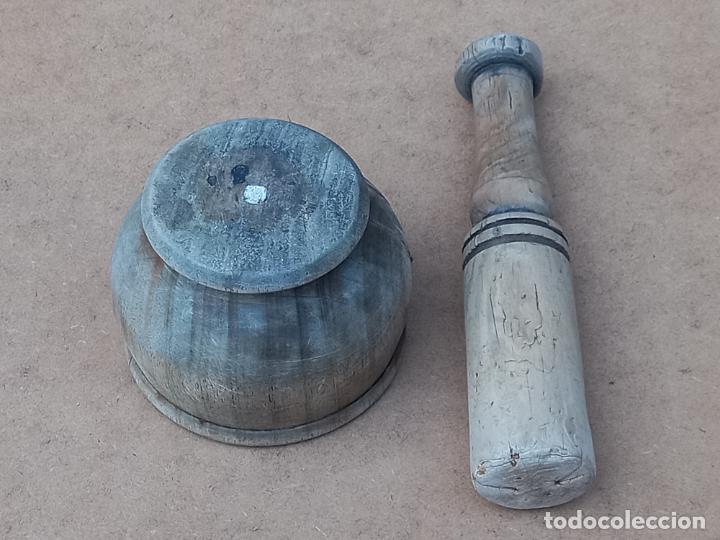 Antig&uuml;edades: MORTERO ANTIGUO DE MADERA CON SU MANO. - Foto 5