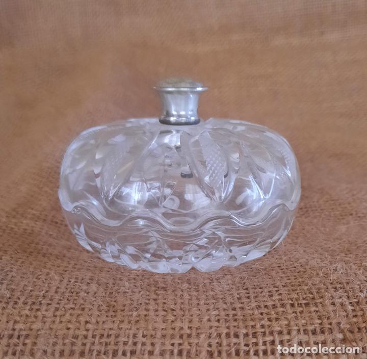 Antig&uuml;edades: CAJA DE CRISTAL CON POMO DE PLATA. - Foto 1