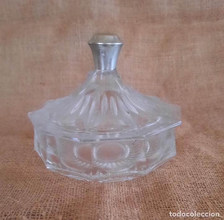 Antig&uuml;edades: BOMBONERA DE CRISTAL CON POMO DE PLATA. - Foto 1