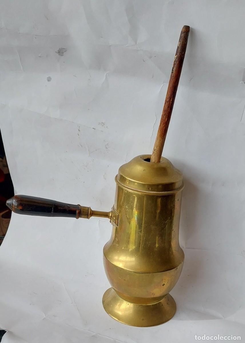 Antig&uuml;edades: Antigua chocolatera de metal - Foto 1
