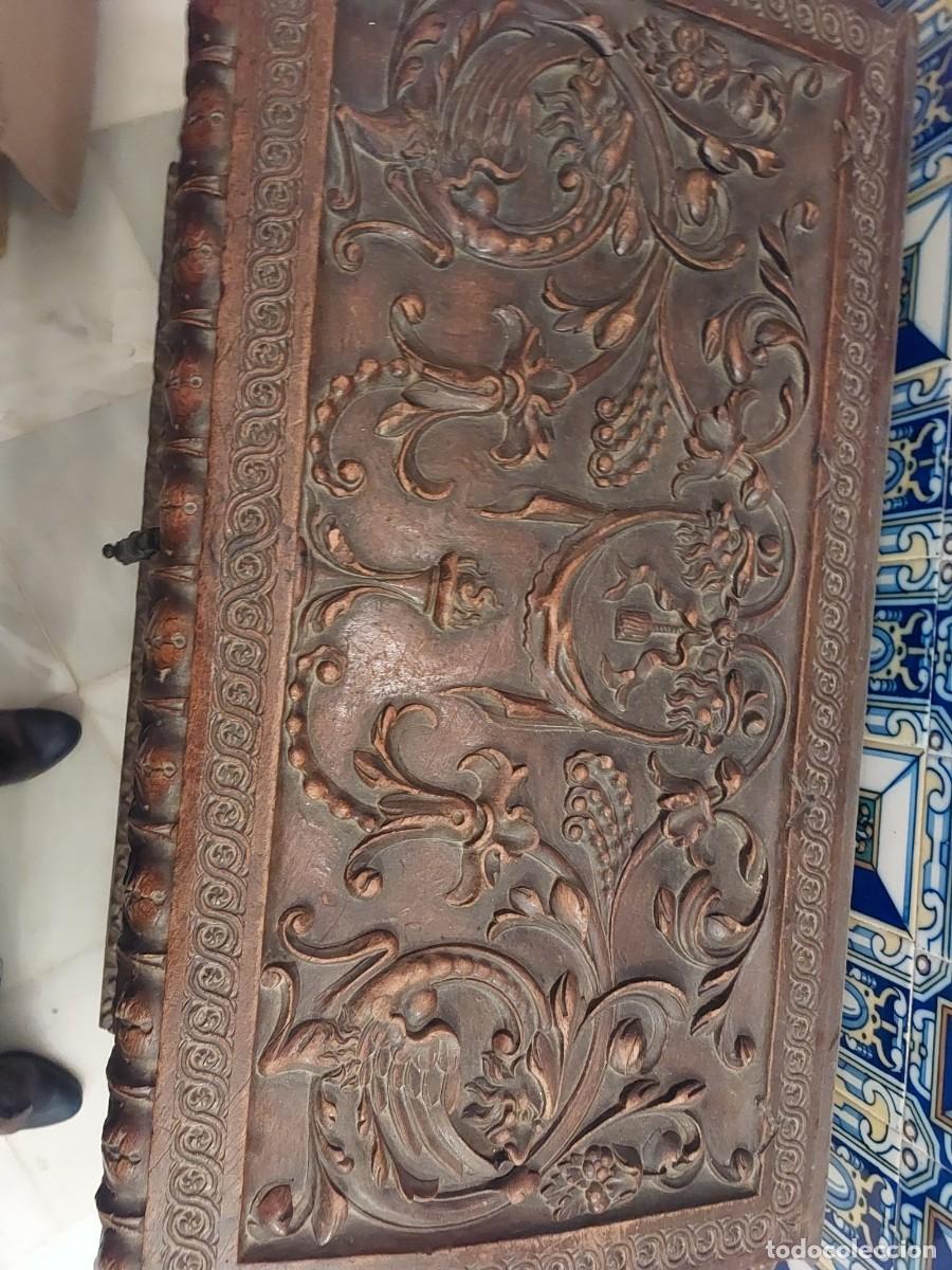 Antig&uuml;edades: Arc&oacute;n antiguo de madera tallada - Foto 4