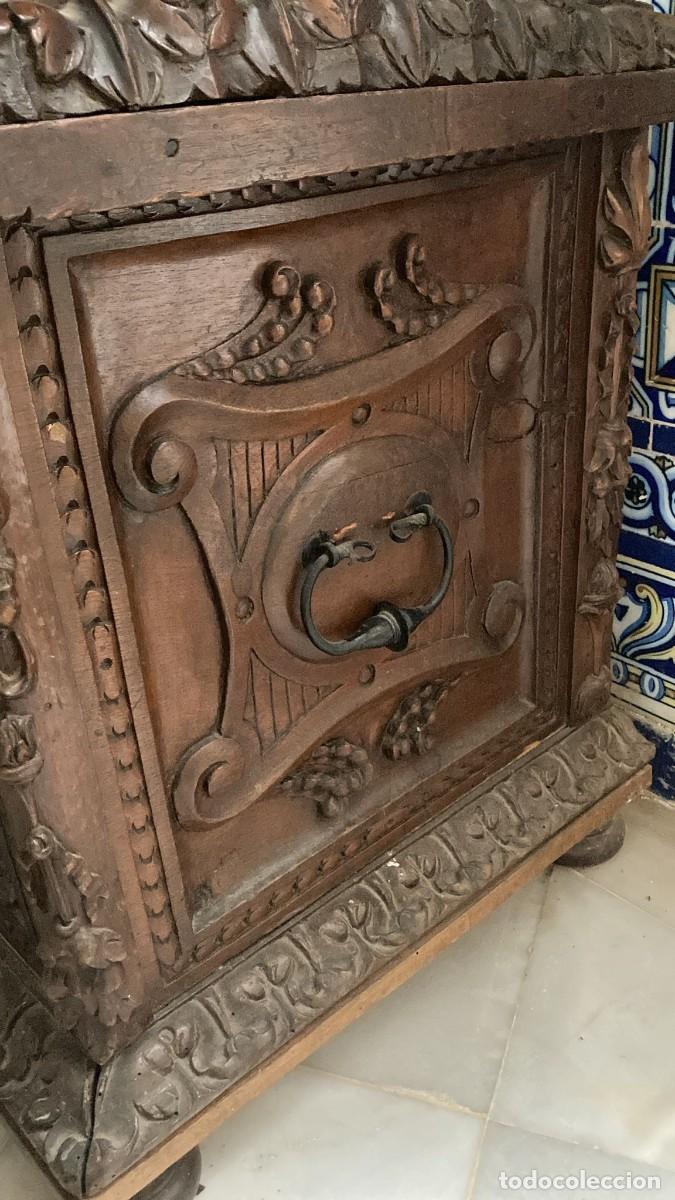 Antig&uuml;edades: Arc&oacute;n antiguo de madera tallada - Foto 6