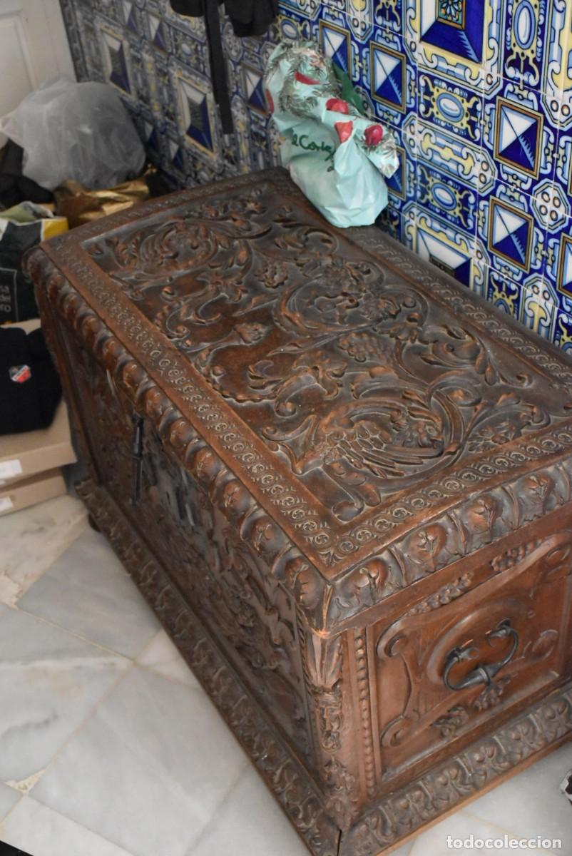 Antig&uuml;edades: Arc&oacute;n antiguo de madera tallada - Foto 7