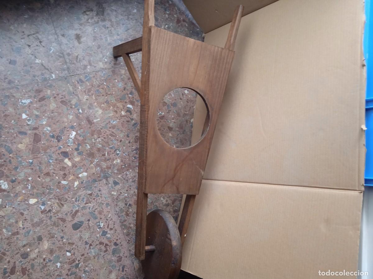 Antig&uuml;edades: Carretilla en madera - Foto 3