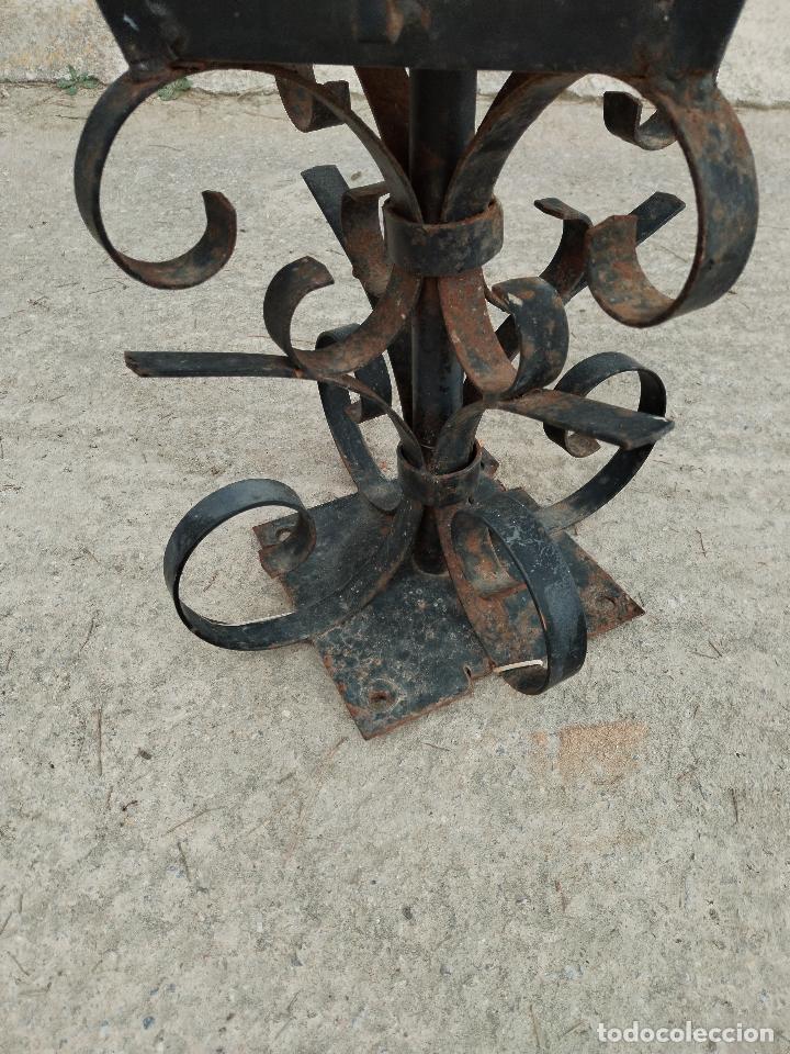 Antig&uuml;edades: farol grande de forja - Foto 2