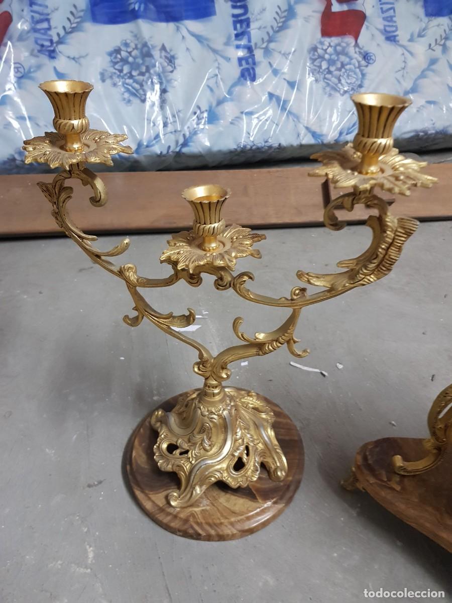 Antig&uuml;edades: JUEGO DE CANDELABROS Y RELOJ DE BRONCE - Foto 3