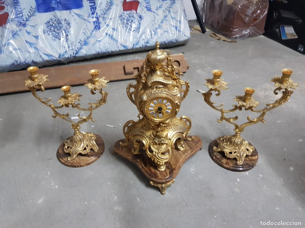 Antig&uuml;edades: JUEGO DE CANDELABROS Y RELOJ DE BRONCE - Foto 4