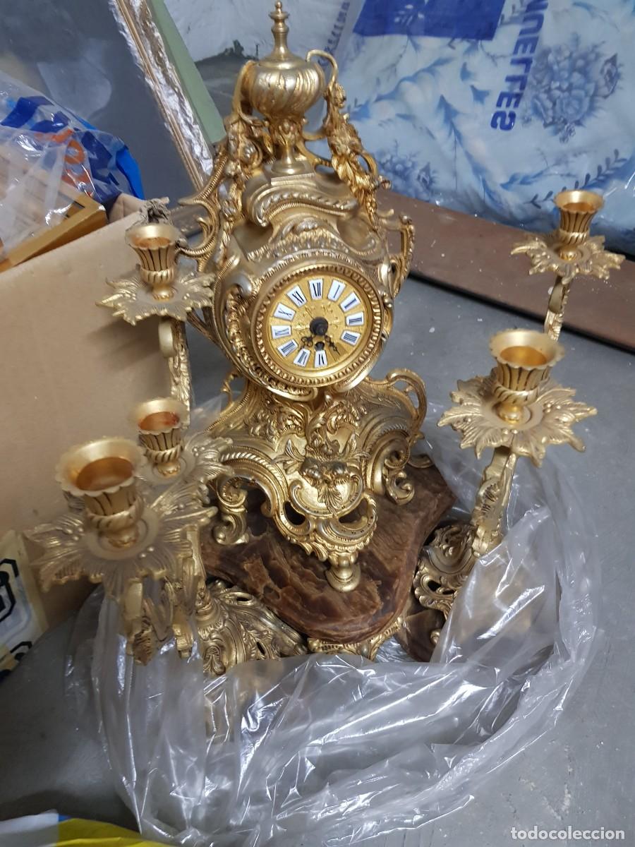 Antig&uuml;edades: JUEGO DE CANDELABROS Y RELOJ DE BRONCE - Foto 5