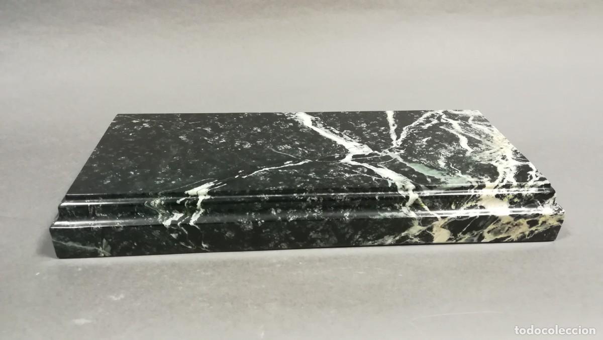 Antig&uuml;edades: BASE RECTANGULAR DE M&Aacute;RMOL VERDE OSCURO Y VETAS BLANCAS - Foto 1