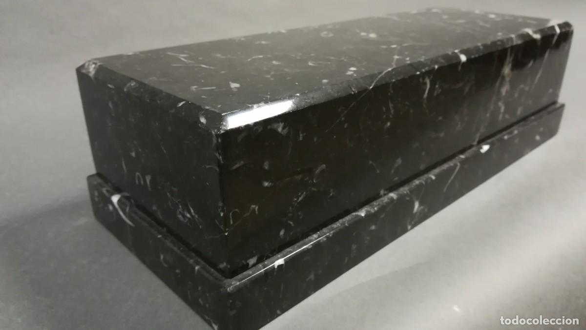 Antig&uuml;edades: BASE RECTANGULAR DE MARMOL NEGRO DE MARKINA - Foto 3