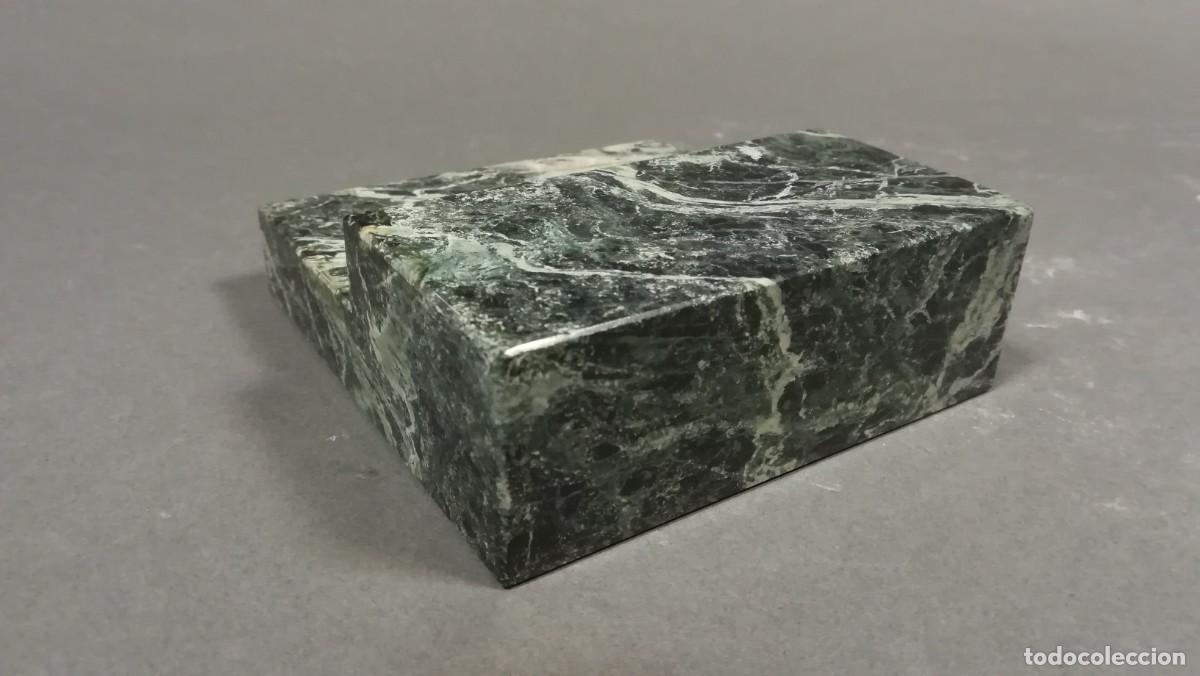 Antig&uuml;edades: BASE DE ESCALERA CUADRADA EN MARMOL VERDE MACAEL - Foto 4