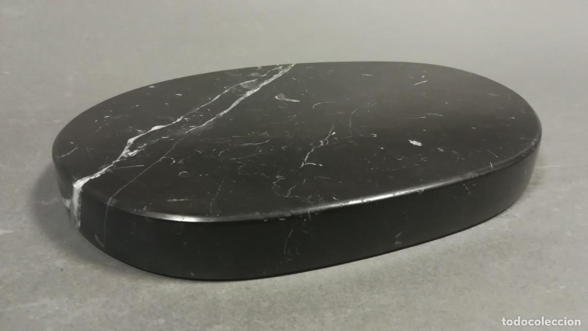 Antig&uuml;edades: BASE DE MARMOL NEGRO MARKINA FORMA CURVA IRREGULAR - Foto 5