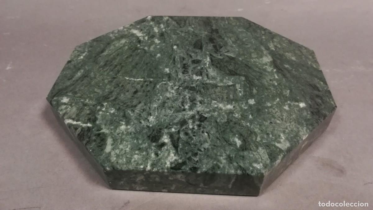 Antig&uuml;edades: BASE OCTOGONAL DE MARMOL VERDE MACAEL - Foto 1