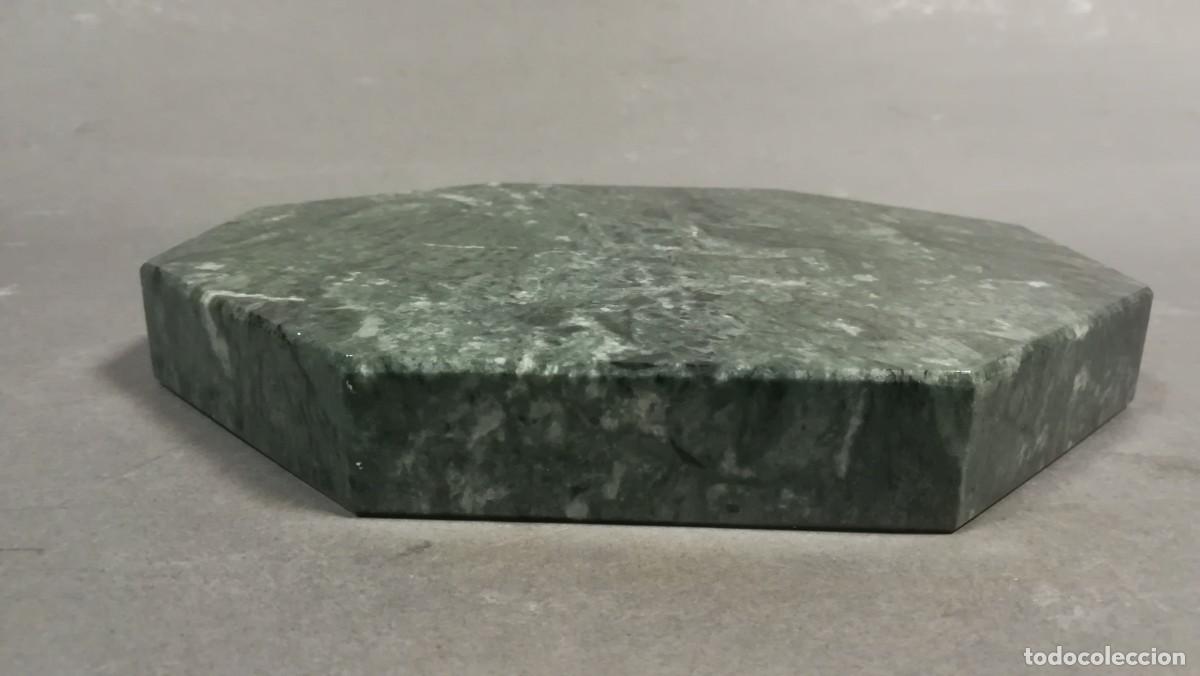 Antig&uuml;edades: BASE OCTOGONAL DE MARMOL VERDE MACAEL - Foto 2