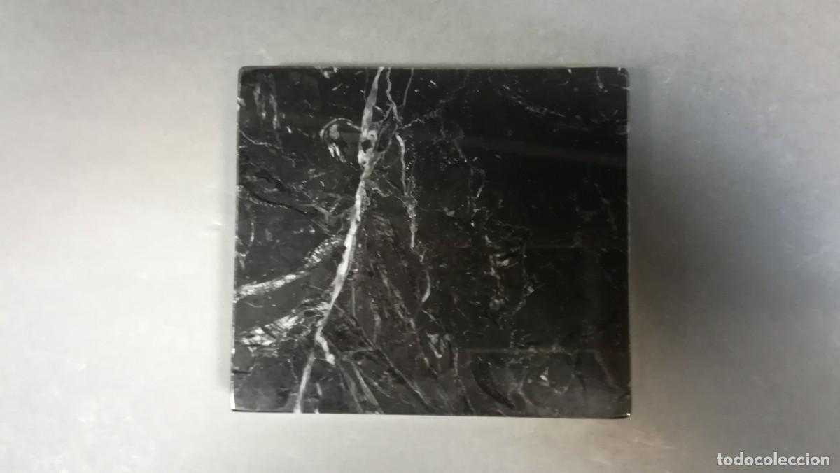 Antig&uuml;edades: BASE DE M&Aacute;RMOL NEGRO DE MARKINA - Foto 2