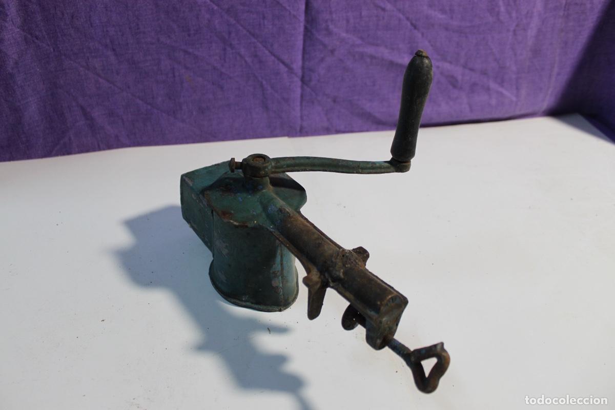 Antig&uuml;edades: MOLINILLO DE ALMENDRAS - Foto 2