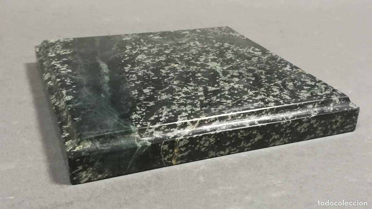 Antig&uuml;edades: BASE DE M&Aacute;RMOL VERDE CUADRADA - Foto 1