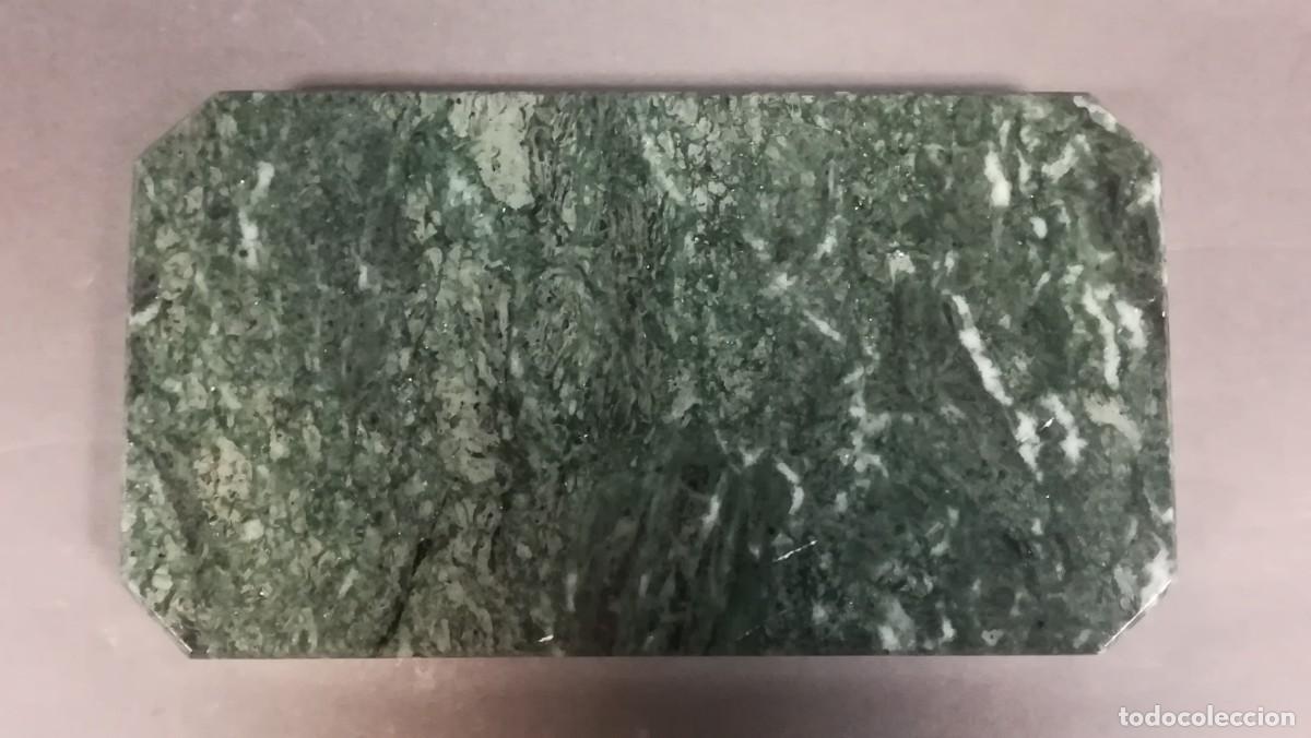 Antig&uuml;edades: BASE DE MARMOL VERDE DE MACAEL RECTANGULAR CON CHAFLANES - Foto 1