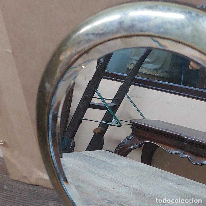 Antig&uuml;edades: ANTIGUO ESPEJO BISELADO, MARCO DE LAT&Oacute;N. - Foto 3