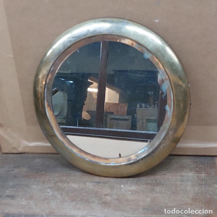 Antig&uuml;edades: ANTIGUO ESPEJO BISELADO, MARCO DE LAT&Oacute;N. - Foto 1