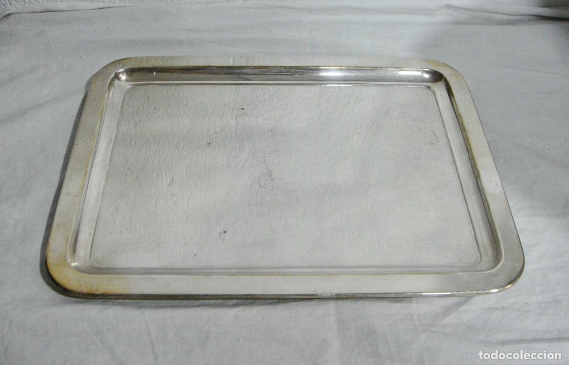 Antig&uuml;edades: Bandeja rectangular &bull; Metal plateado liso &bull; ca. 1950&ndash;1970 - Foto 2