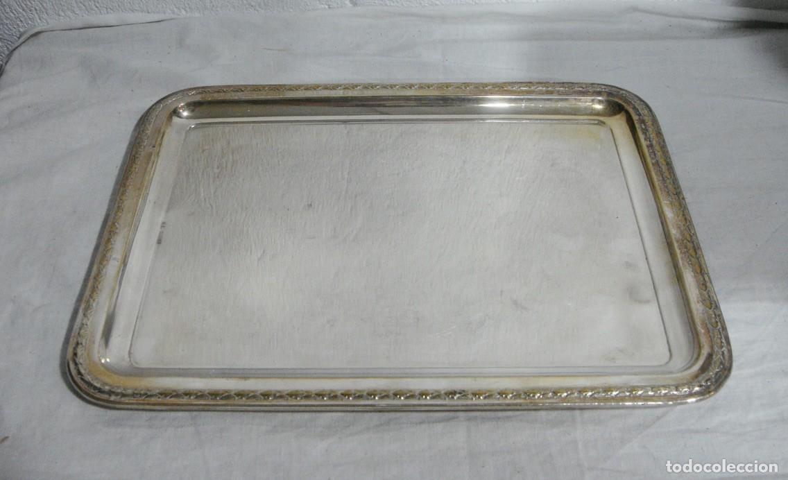 Antig&uuml;edades: Bandeja rectangular &bull; Metal plateado &bull; Decoraci&oacute;n cl&aacute;sica &bull; Europa, ca. 1950&ndash;1970 - Foto 3