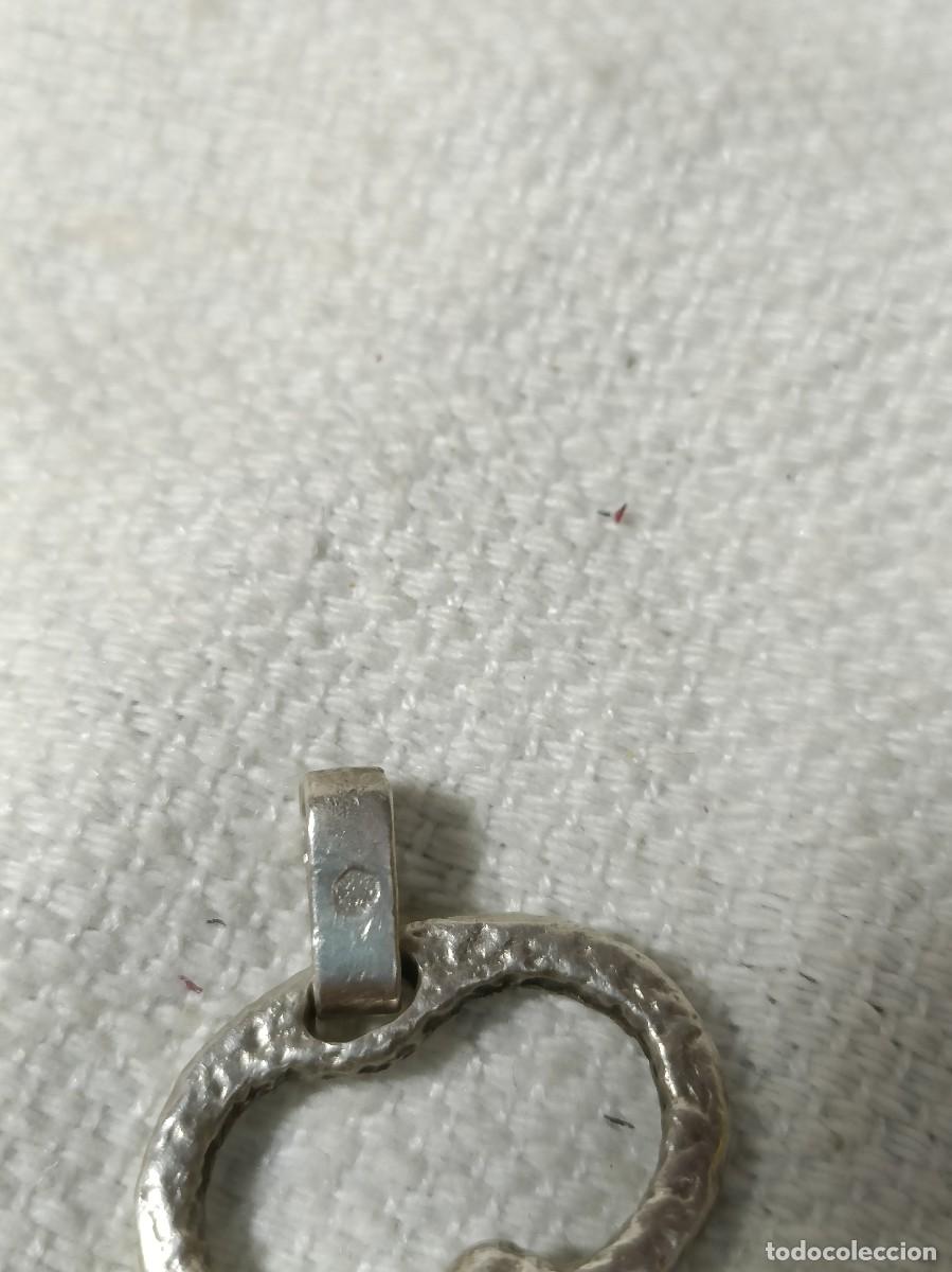 Antig&uuml;edades: Antiguo colgante llave de plata - Foto 2
