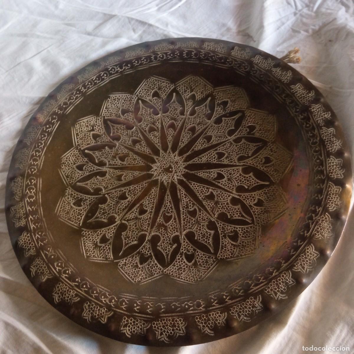 Antig&uuml;edades: plato de bronce o lat&oacute;n decorado - Foto 2