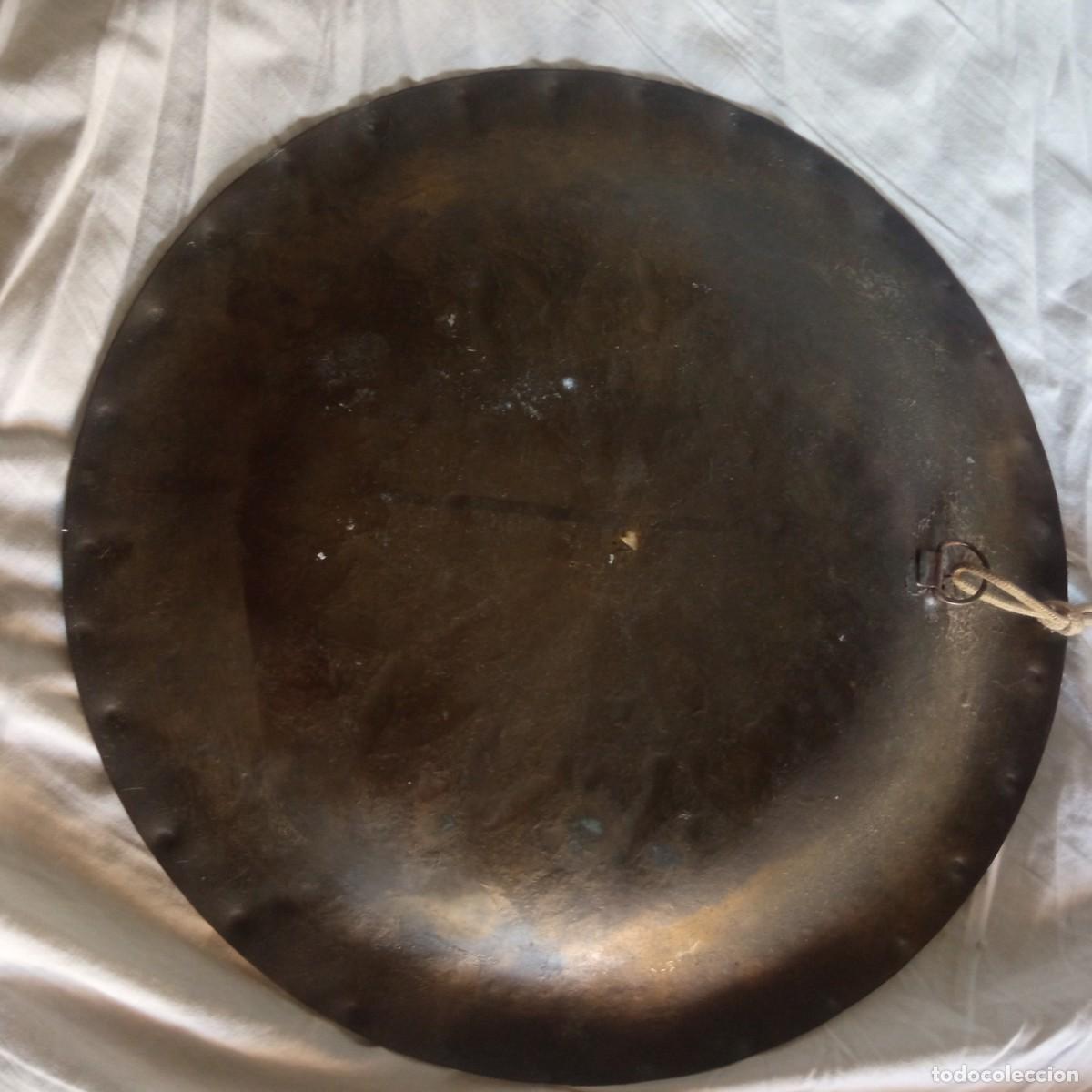 Antig&uuml;edades: plato de bronce o lat&oacute;n decorado - Foto 5