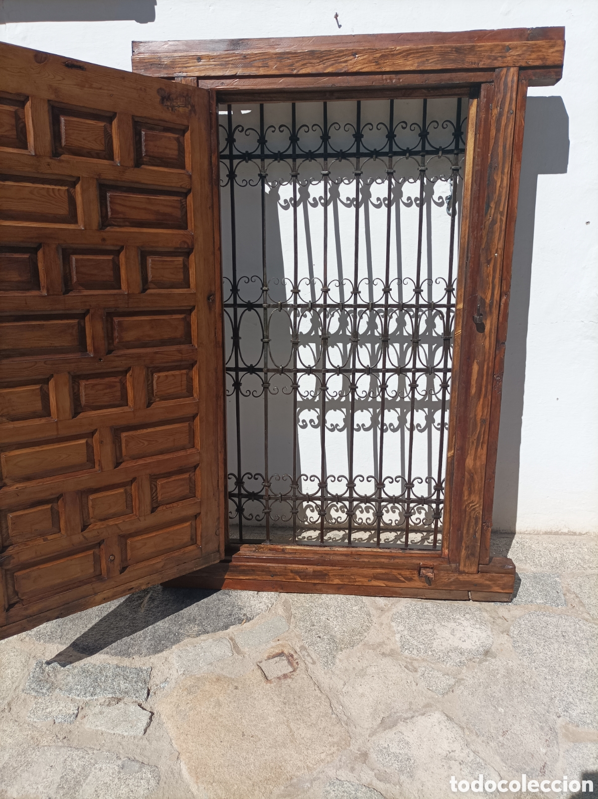 Antig&uuml;edades: Reja antig&uuml;a de forja y madera - Foto 4