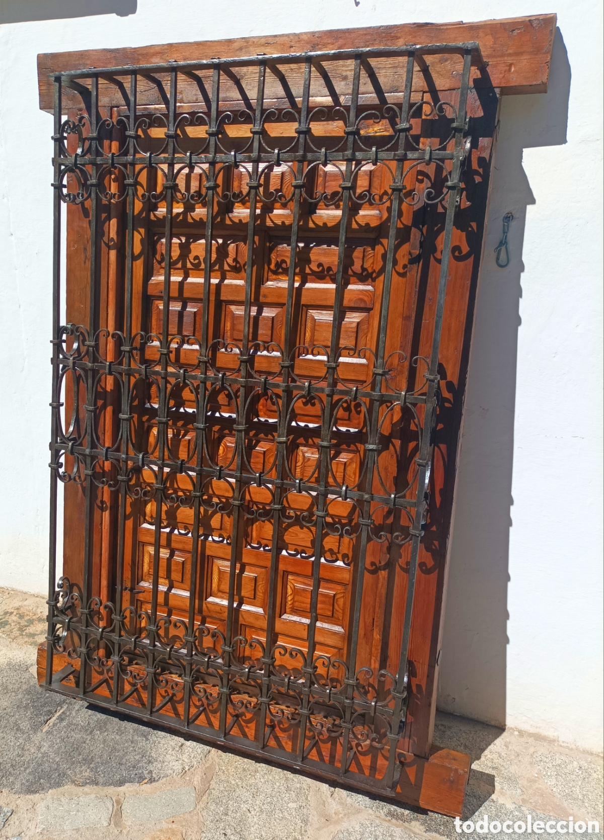 Antiguidades: Reja antig&uuml;a de forja y madera