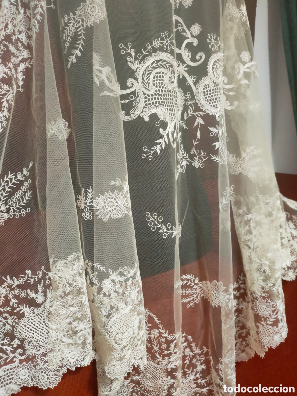 Antig&uuml;edades: Mantilla bordada a mano - Foto 3