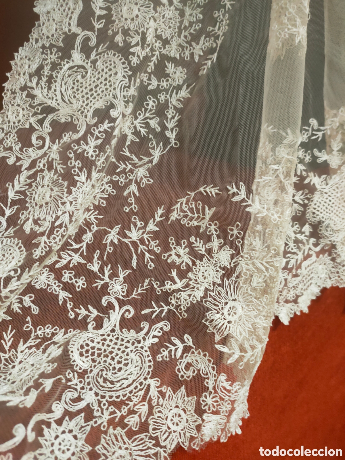 Antig&uuml;edades: Mantilla bordada a mano - Foto 4