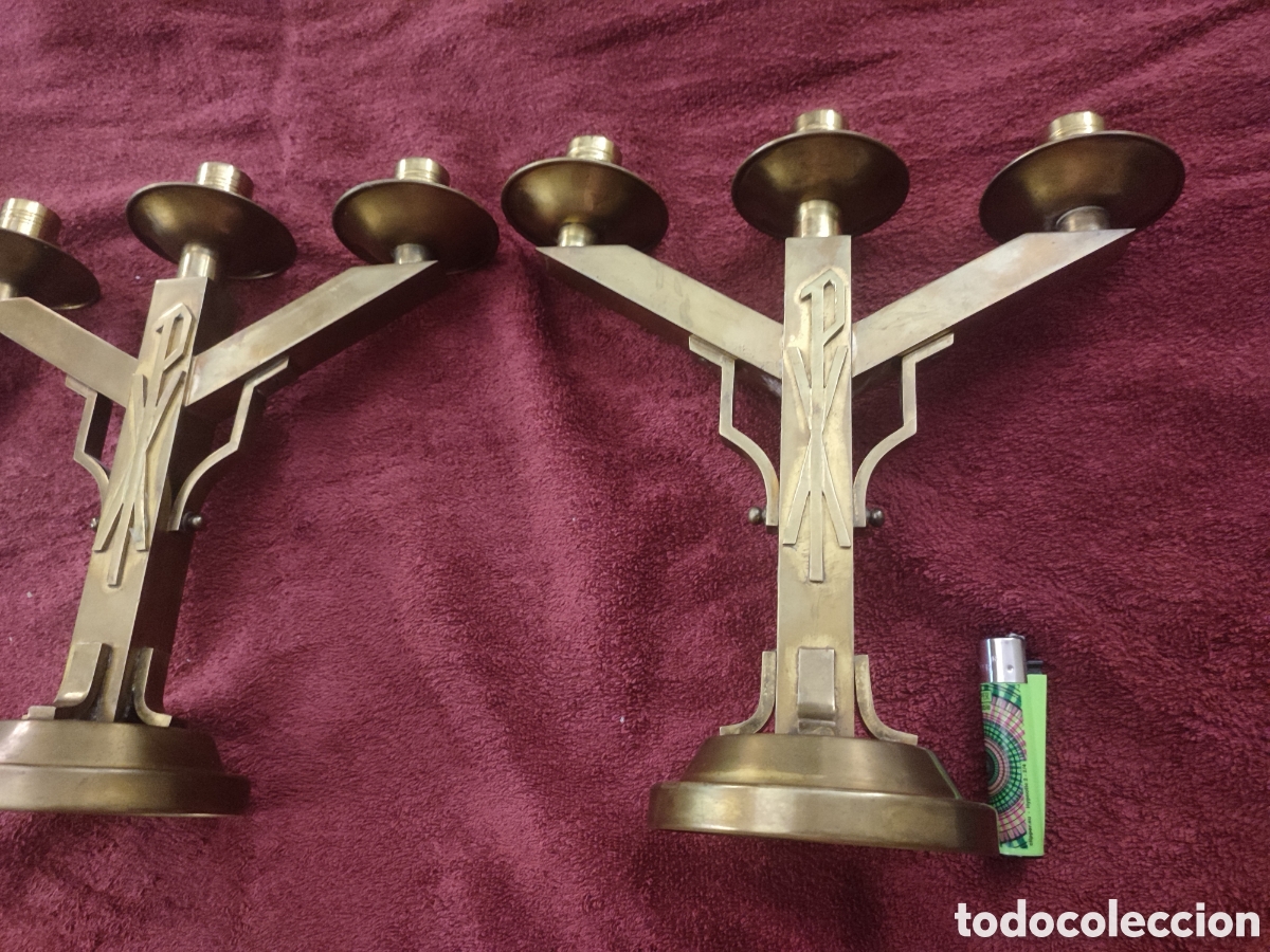Antig&uuml;edades: Pareja de candelabros de altar de bronce y lat&oacute;n - Foto 6