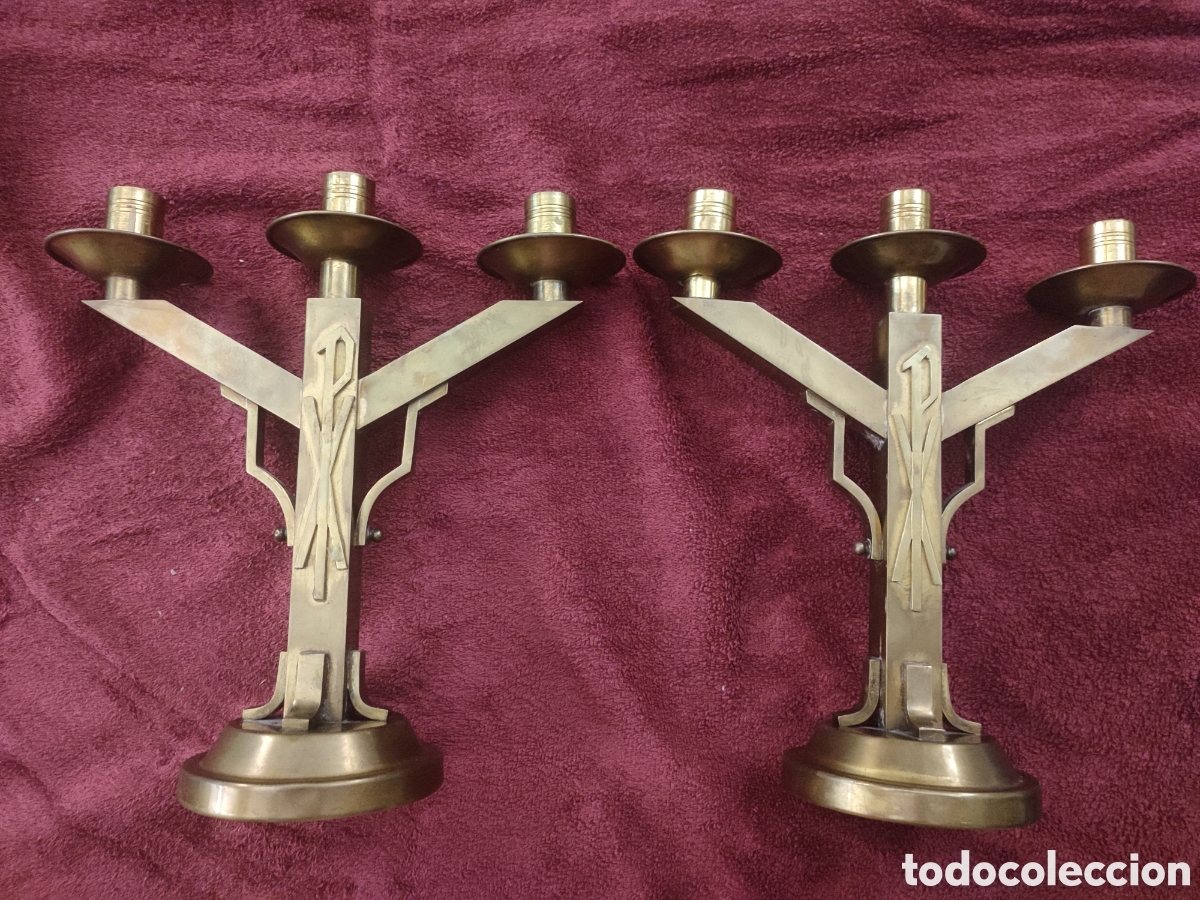 Antig&uuml;edades: Pareja de candelabros de altar de bronce y lat&oacute;n - Foto 7