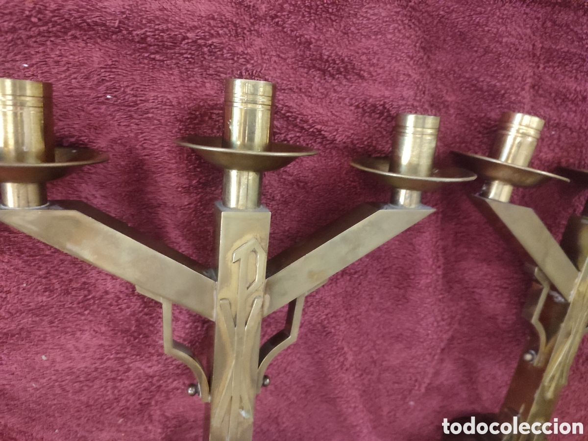 Antig&uuml;edades: Pareja de candelabros de altar de bronce y lat&oacute;n - Foto 8