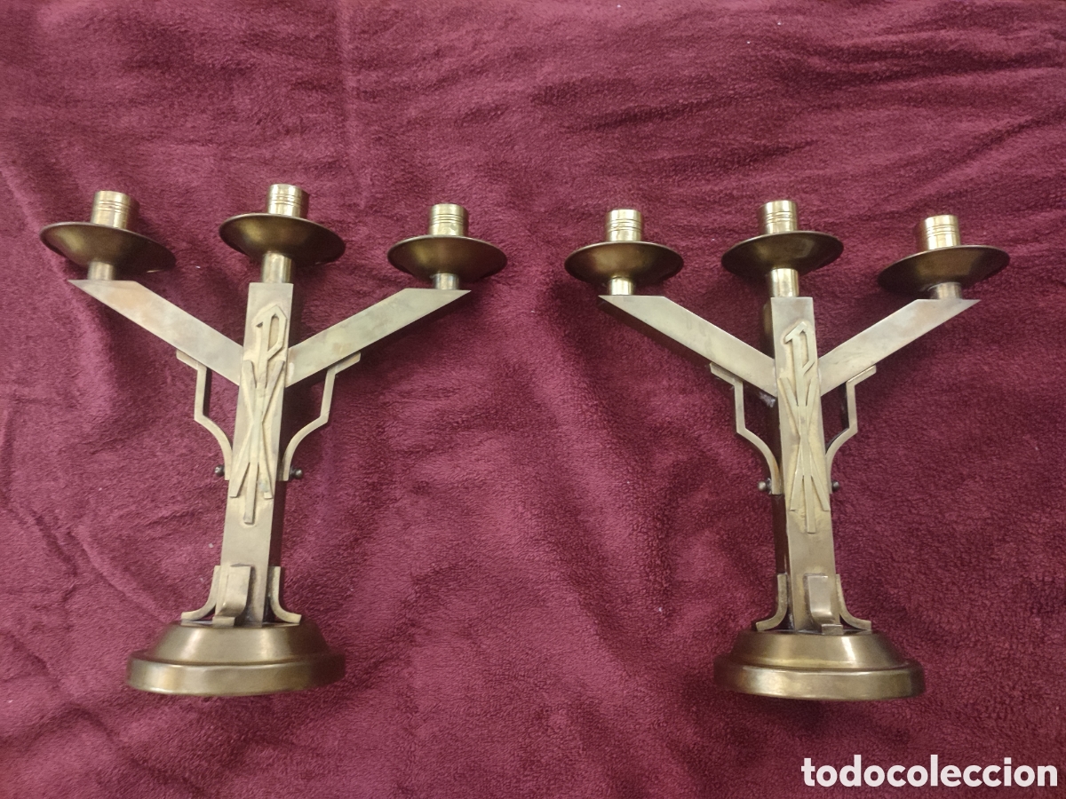 Antig&uuml;edades: Pareja de candelabros de altar de bronce y lat&oacute;n - Foto 1