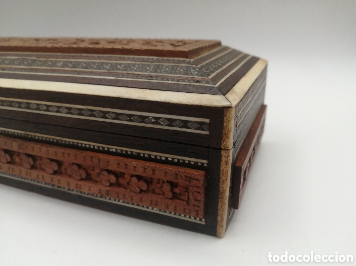 Antig&uuml;edades: Antigua caja rectangular madera de S&aacute;ndalo y taracea - Foto 7