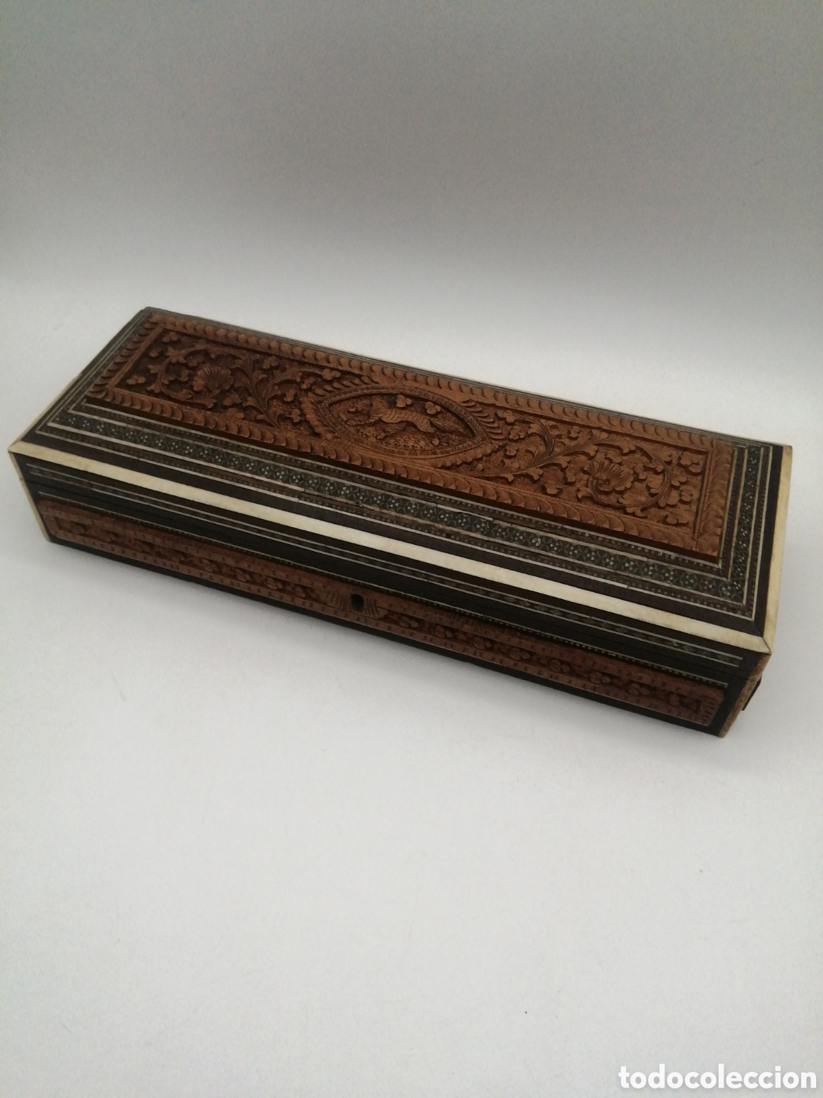 Antig&uuml;edades: Antigua caja rectangular madera de S&aacute;ndalo y taracea - Foto 1