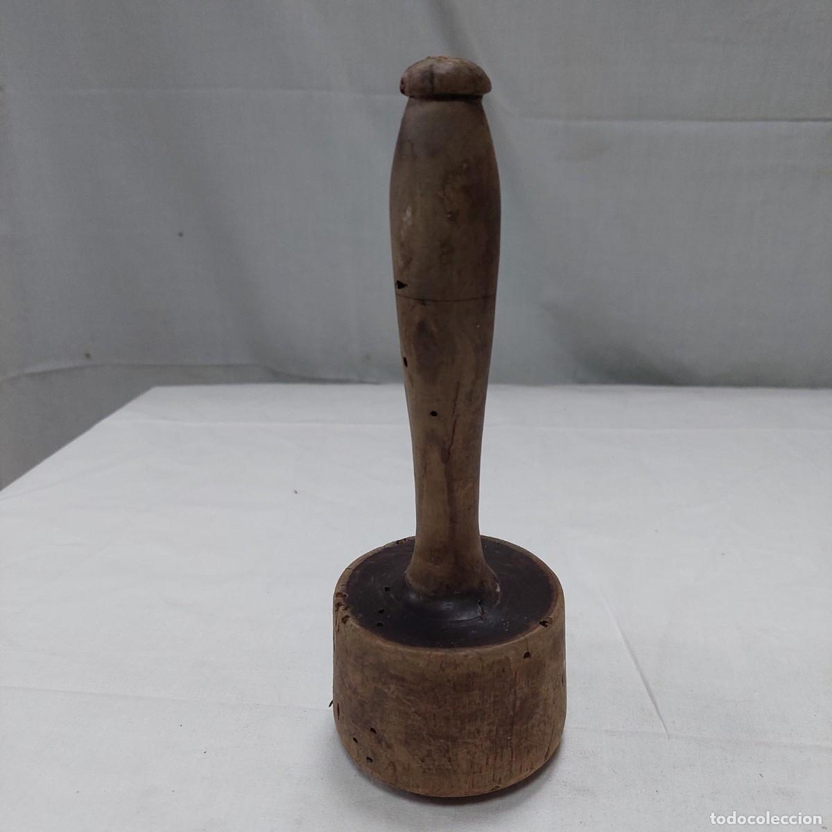 Antig&uuml;edades: Antigua manija madera para almirez - Foto 1