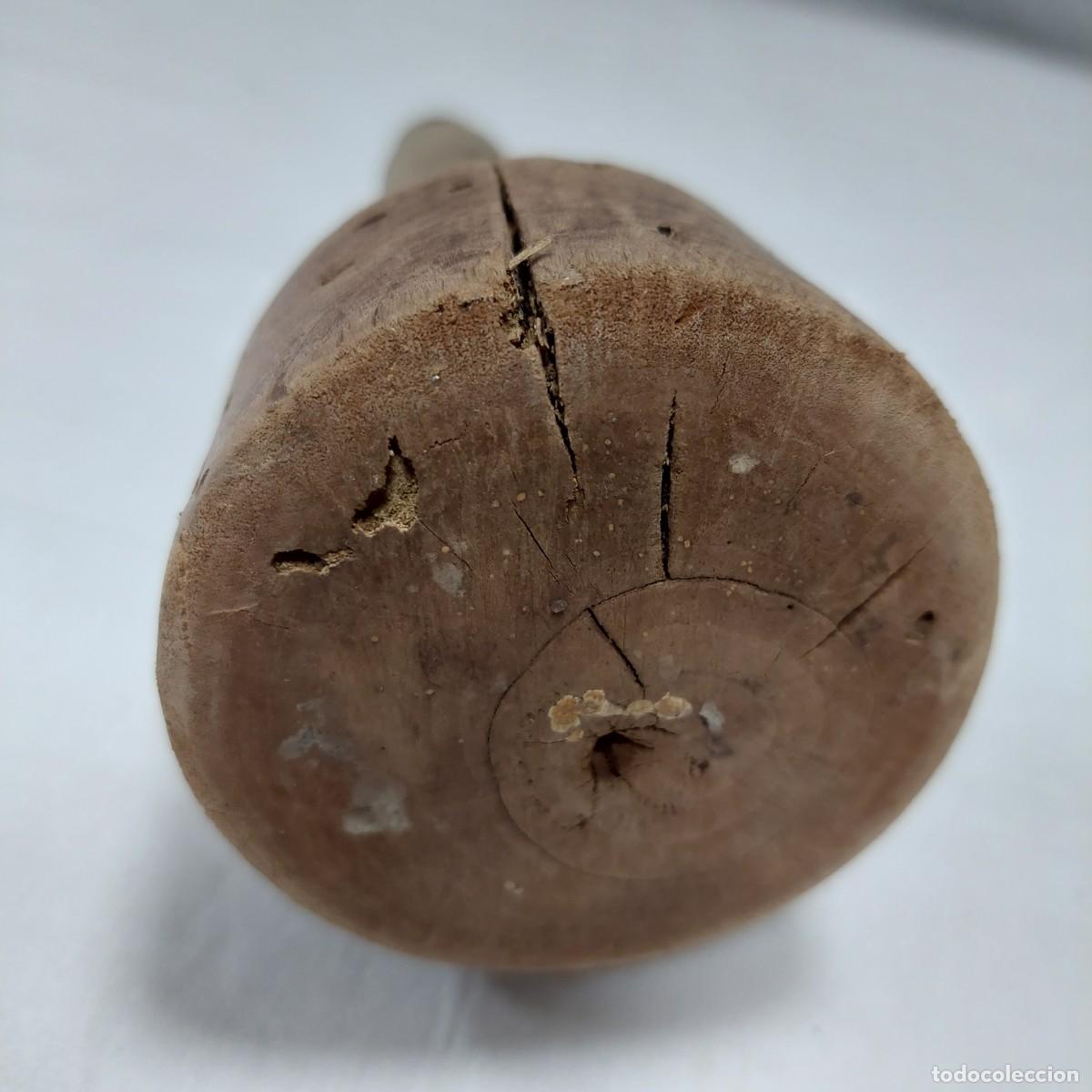 Antig&uuml;edades: Antigua manija madera para almirez - Foto 2