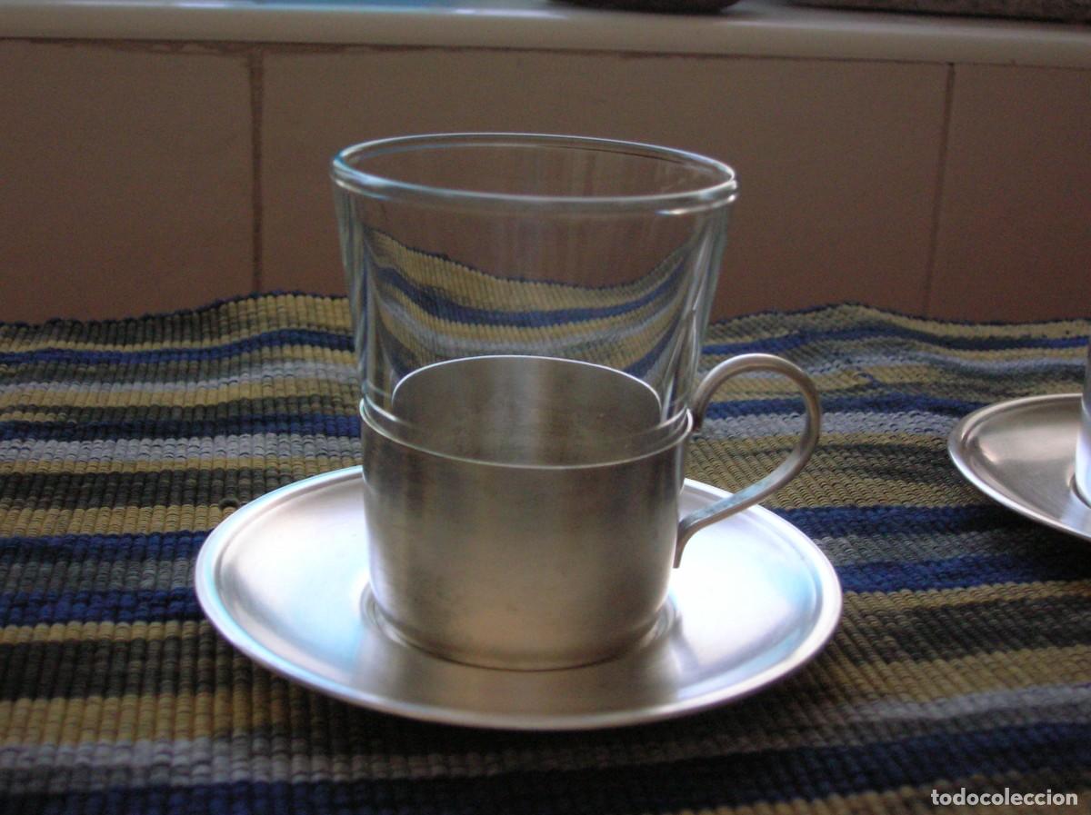 Antig&uuml;edades: Dos tazas de caf&eacute; con soporte y plato de plata - Foto 1