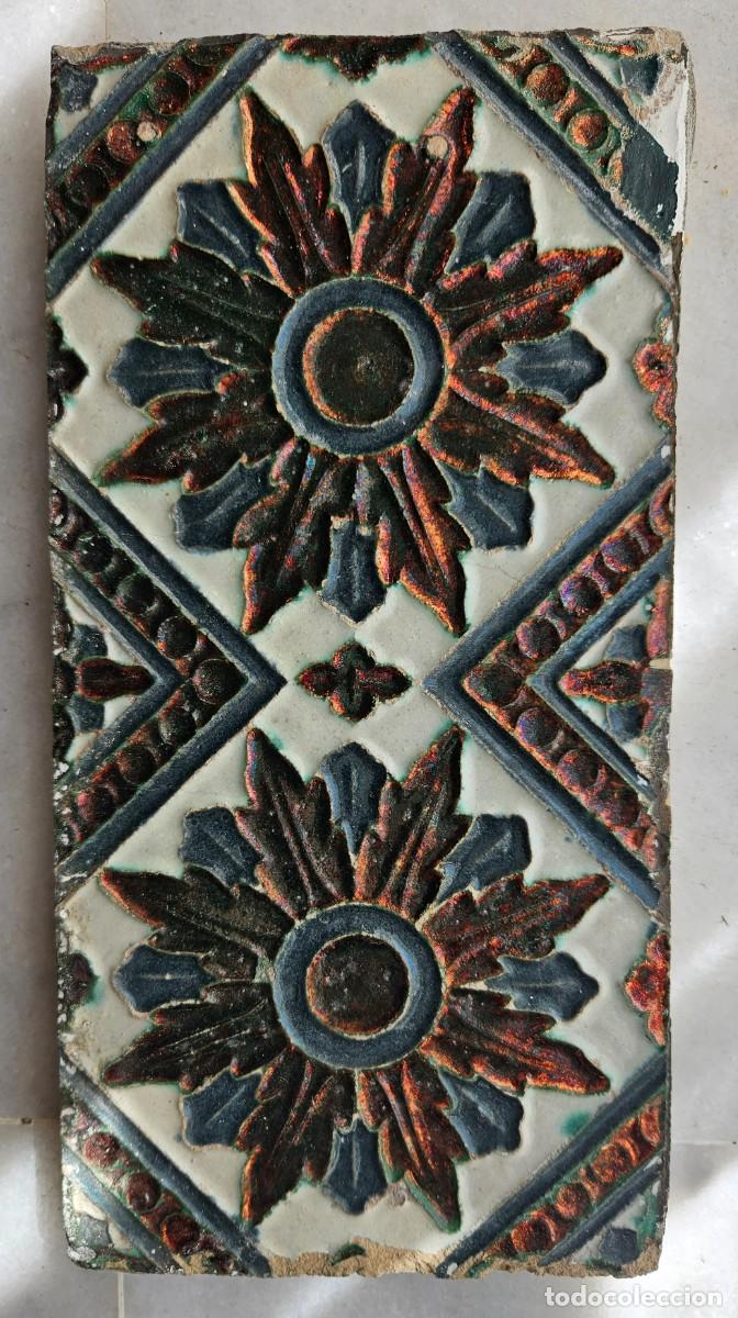 Antig&uuml;edades: Azulejo de reflejos siglo XVIII - Foto 1